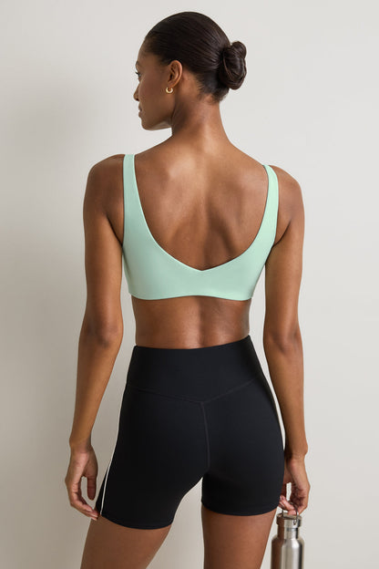 SkinLuxe Contrast Piping Sports Bra - Soft Mint